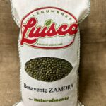Soja verde en paquete de 1 kg, ideal para cocinar y enriquecer recetas saludables.